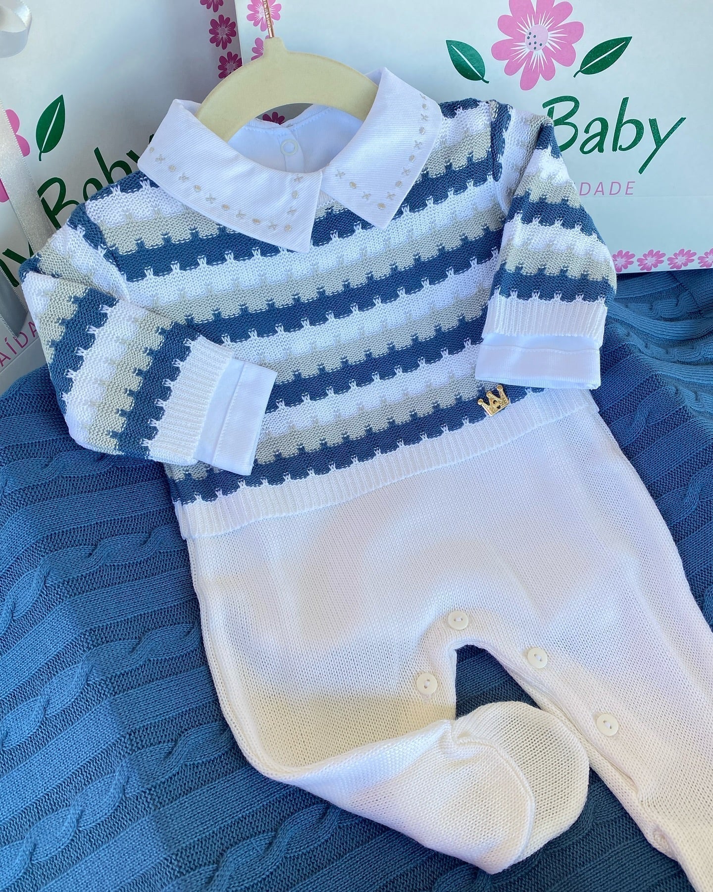 PROMOÇÃO Kit Saída Maternidade Com Pingente Dourado Personalizável Completa  - Veste Até 4 Meses (Menino)